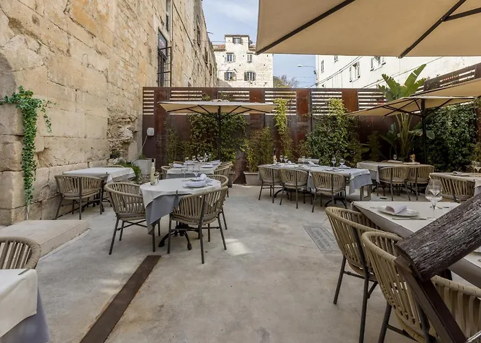 Leonis Restaurant & Rooms